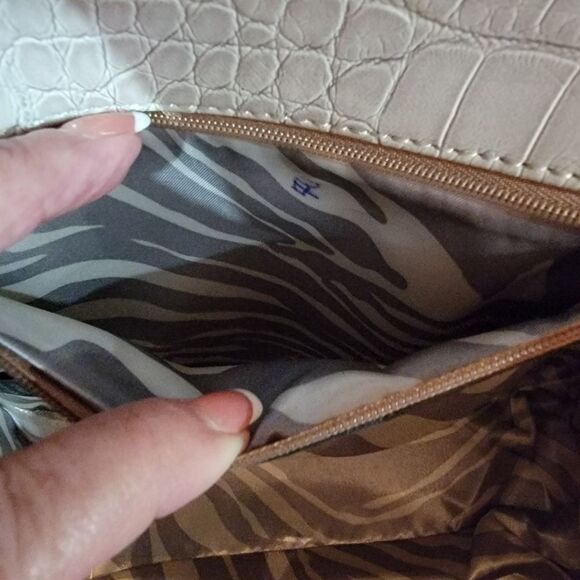 Guess Satchel purse gray animal print bow heart patent leather - Picture 6 of 13